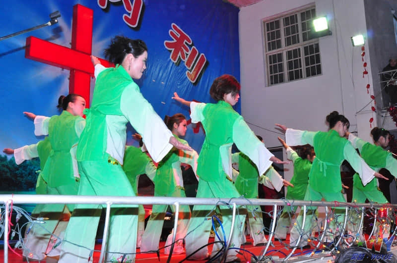 吴越学校参加平安夜教堂演出活动剪影