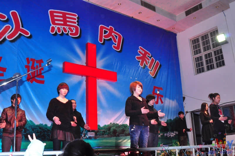 吴越学校参加平安夜教堂演出活动剪影
