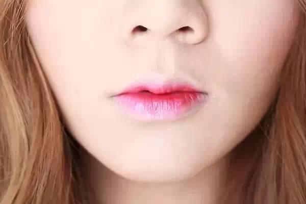 渐变唇的3种化妆技巧,分分钟上手~~ 渐变唇的3种化妆技巧,分分钟上手~~