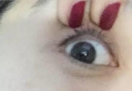 美瞳线掉痂，我扣了一下，结果不上色了！