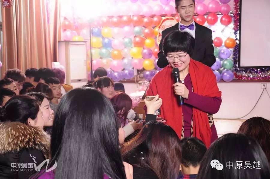 吴越学校2015年度圣诞晚会圆满闭幕