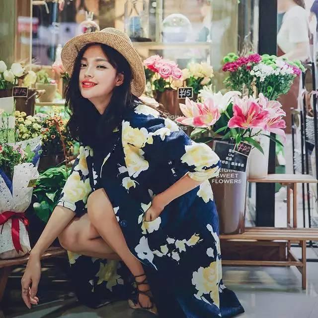 初秋，穿件小西装刚刚好，简约干练有气质！