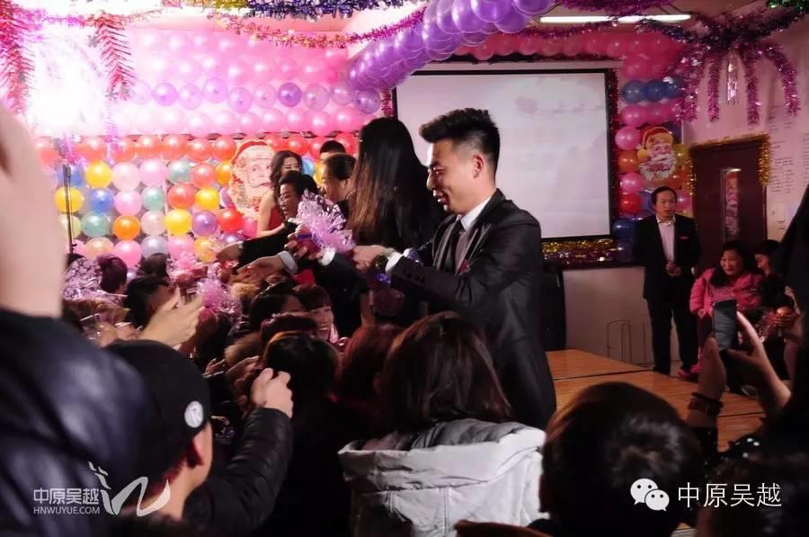 吴越学校2015年度圣诞晚会圆满闭幕