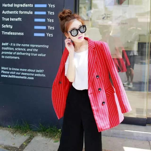 初秋，穿件小西装刚刚好，简约干练有气质！