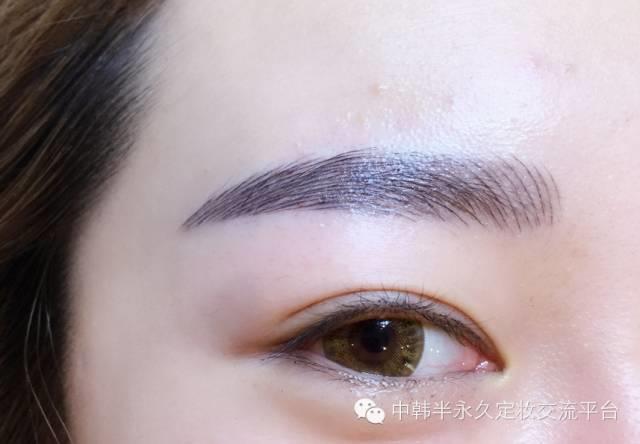 美瞳线掉痂，我扣了一下，结果不上色了！