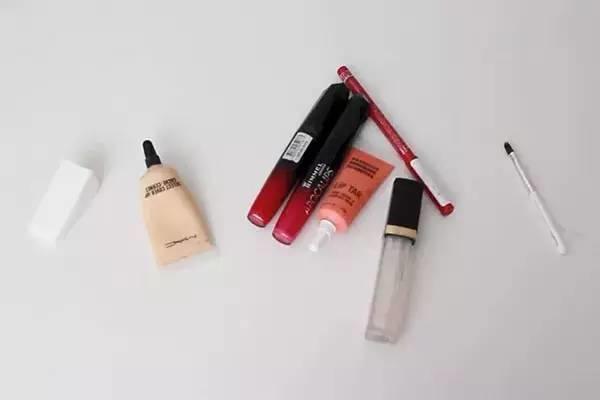 渐变唇的3种化妆技巧,分分钟上手~~ 渐变唇的3种化妆技巧,分分钟上手~~