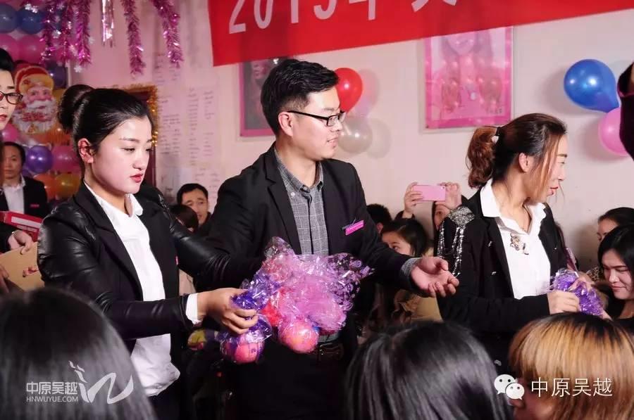 吴越学校2015年度圣诞晚会圆满闭幕