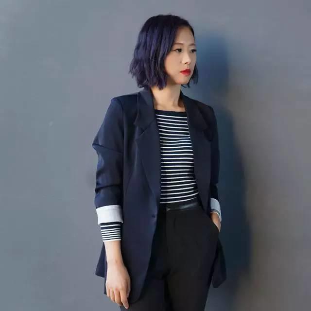 初秋，穿件小西装刚刚好，简约干练有气质！