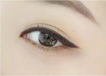 最简单百搭的妆容也可以让你轻松拥有韩范