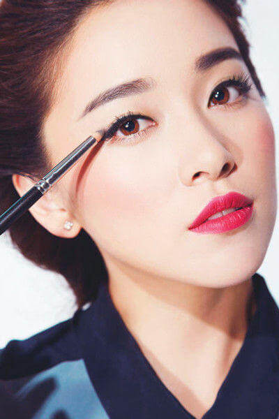 化出T台级眼线 妆出欧式深邃电眼 化出T台级眼线 妆出欧式深邃电眼