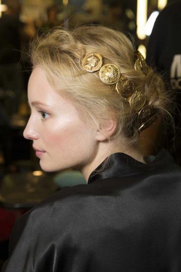 10款适合夏季婚礼的完美发型 10款适合夏季婚礼的完美发型