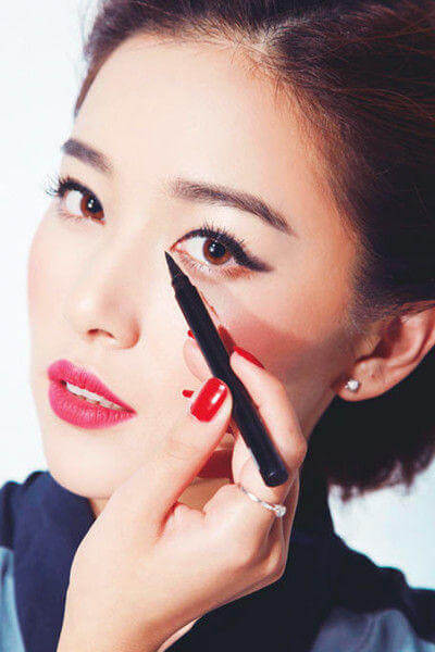 化出T台级眼线 妆出欧式深邃电眼 化出T台级眼线 妆出欧式深邃电眼