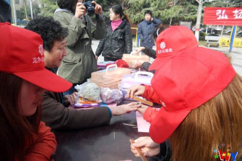 向雷锋同志学习志愿者活动周：绿景花园站