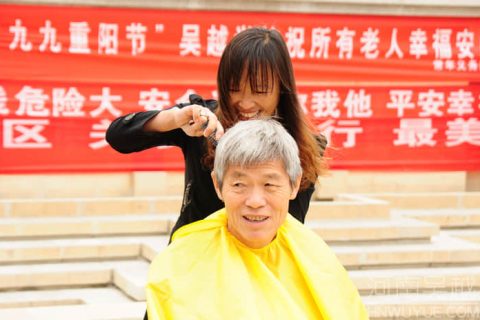 吴越学校志愿者活动——“九九重阳节”水景湾站