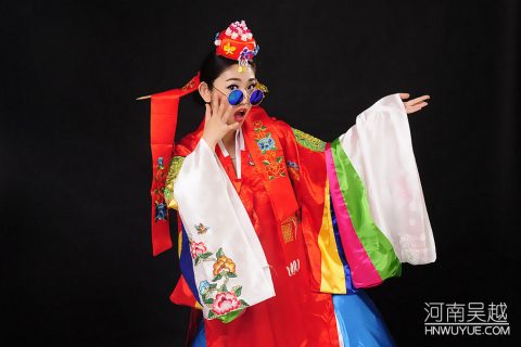 红色俏佳人