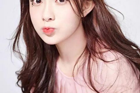 什么发型的菇凉最好看？当然是扎着半扎发的小仙女啦~