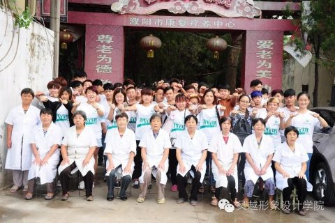 “情系中秋节，爱驻敬老院”