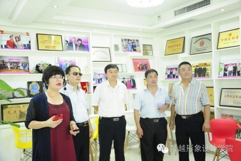濮阳市市人社局职建科曹源科长带领范县杨集乡两百多名村干部来我校参观