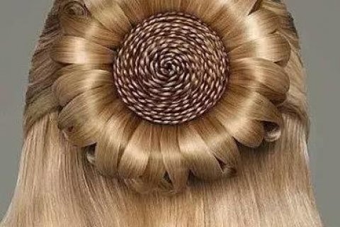 她帮女儿扎头发，居然扎出了10万粉丝！