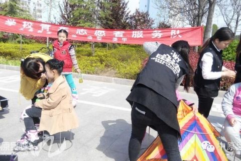 【吴越学校】学员们走进社区，走进乡间，为人们做义务活动