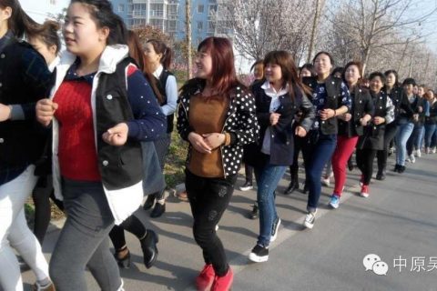 【吴越学校】年轻人，带着坚强，带着勇气，带着自信向前！