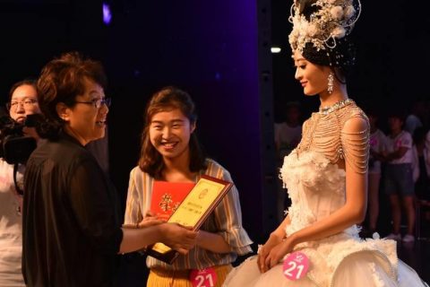热烈祝贺吴越学校陈利红老师荣获濮阳市“吴越杯”美发美容化妆大赛化妆专业第一名