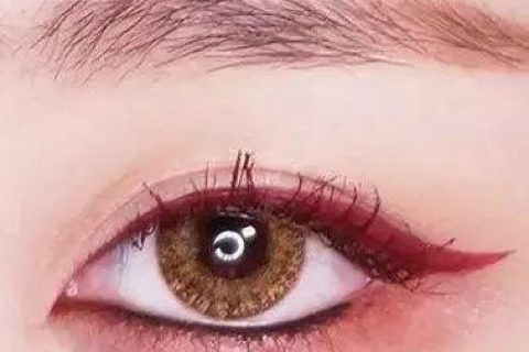 【美妆】只用这一条酒红色眼线就让你有一款好特别的眼妆