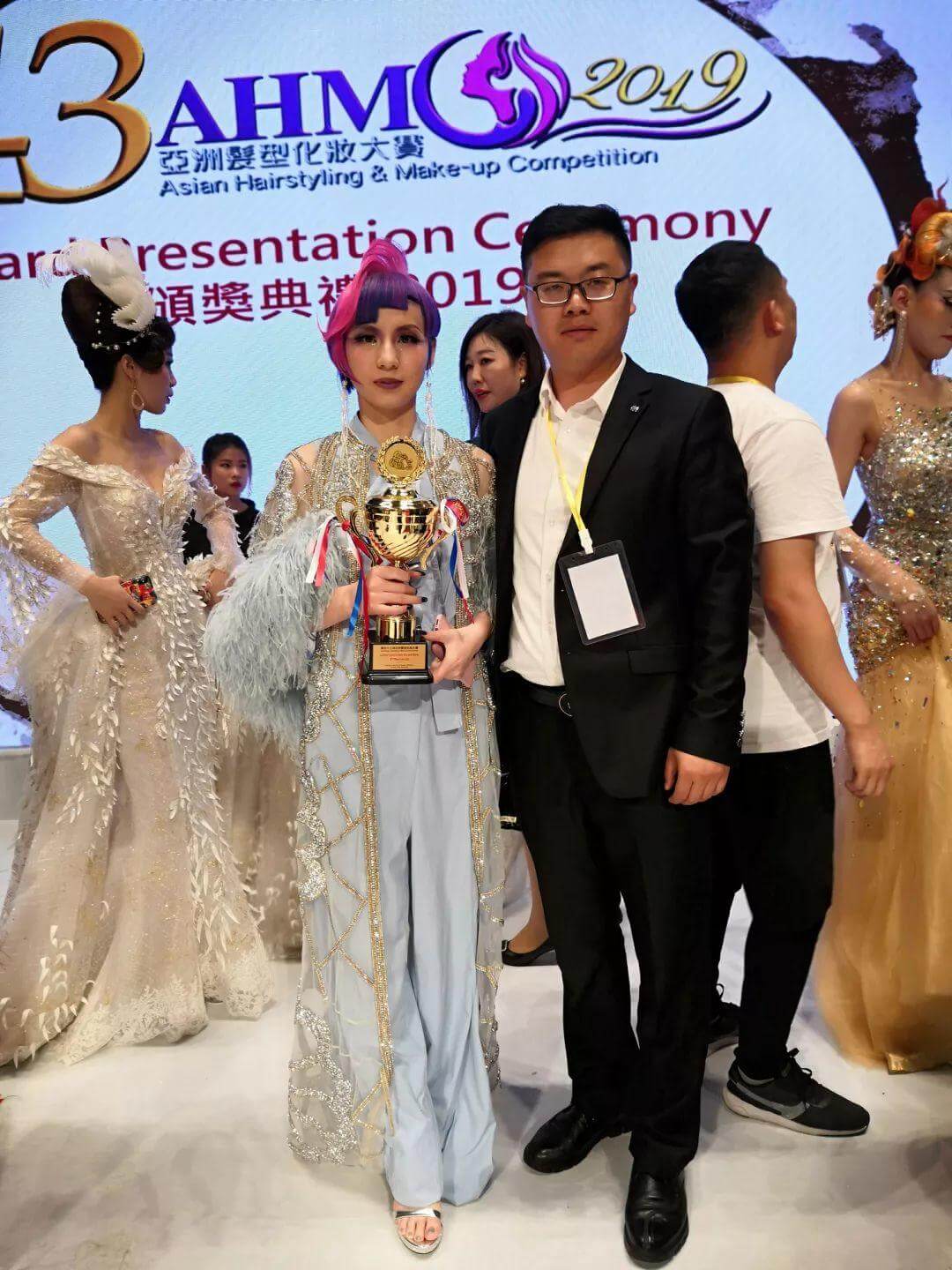 热烈祝贺吴越学校老学员，艺威造型李威荣获第四十三届亚洲发型化妆大赛女士造型总分第三名的好成绩！