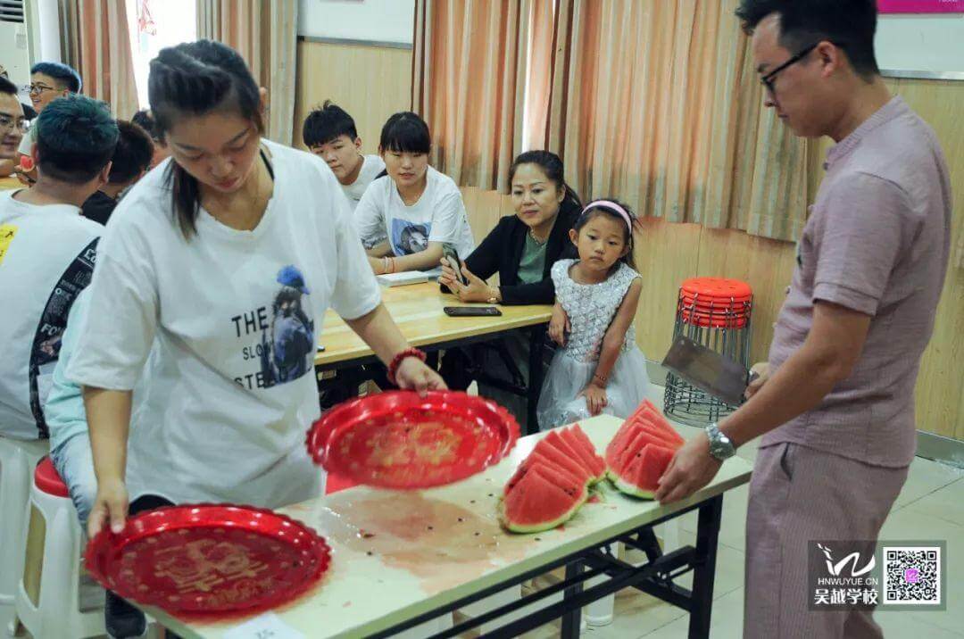 炎炎夏日送清凉，甜甜西瓜共分享~