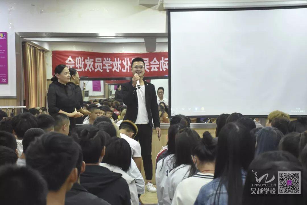 热烈欢迎吴越学校化妆专业学员参加全国少数民族运动会化妆活动凯旋归来！