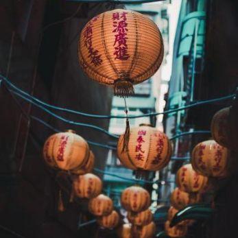 励志人生：只有坚持才能获得最后的成功。
