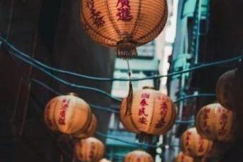 励志人生：只有坚持才能获得最后的成功。