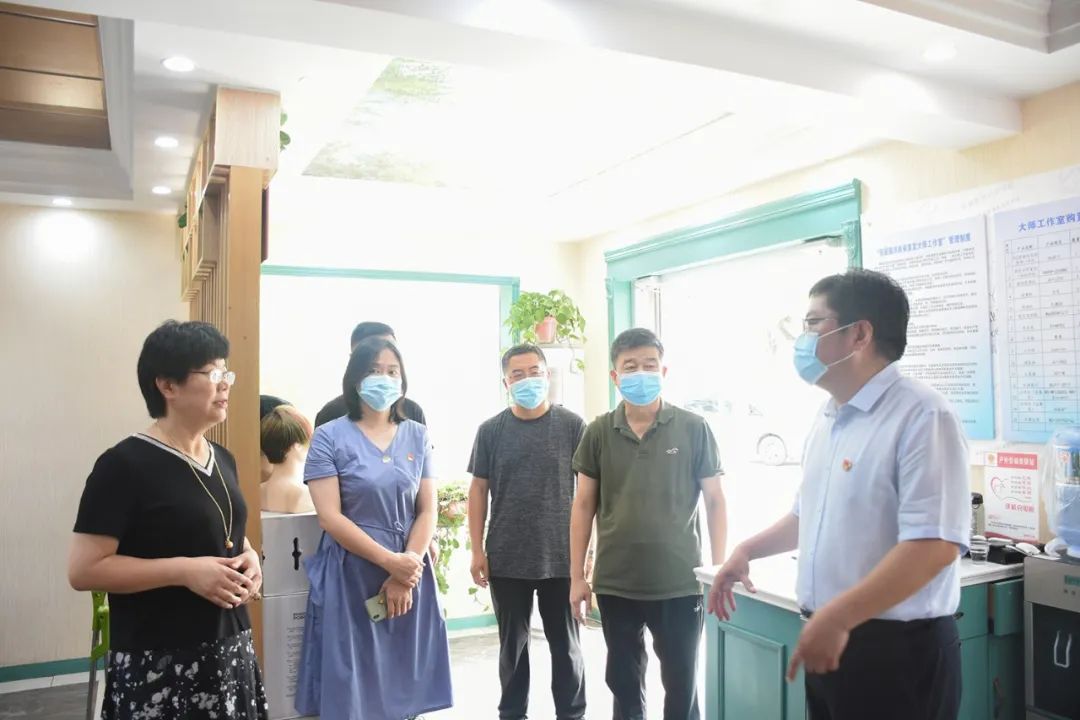 濮阳市人社局党组书记局长李剑飞到吴越学校看望参加第46届世赛选拔赛的选手们