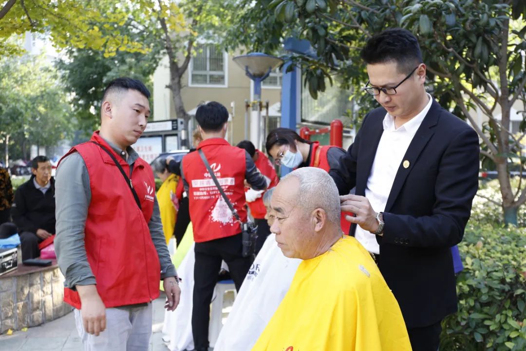 九九重阳节，吴越学校爱心义剪在行动