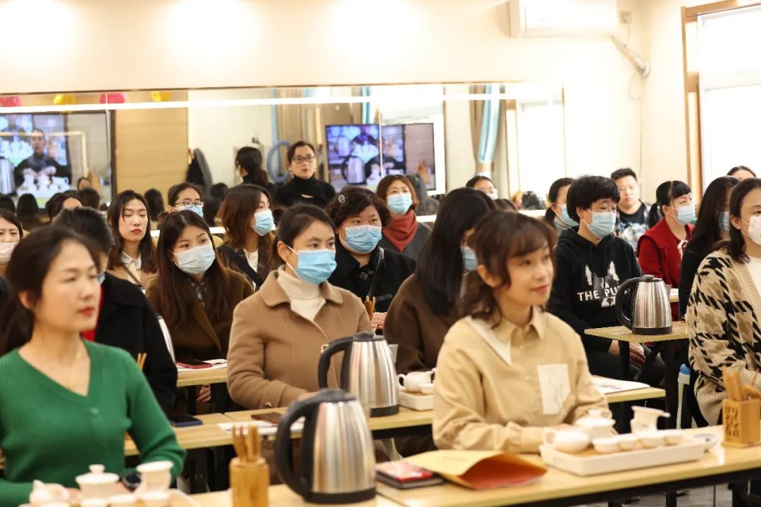 濮阳市人社局三八女神节茶艺师专场培训在吴越学校举行