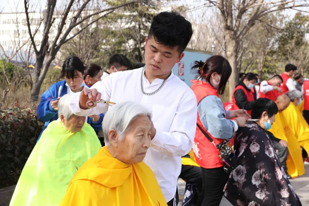 二月二龙抬头，义务剪发暖人心