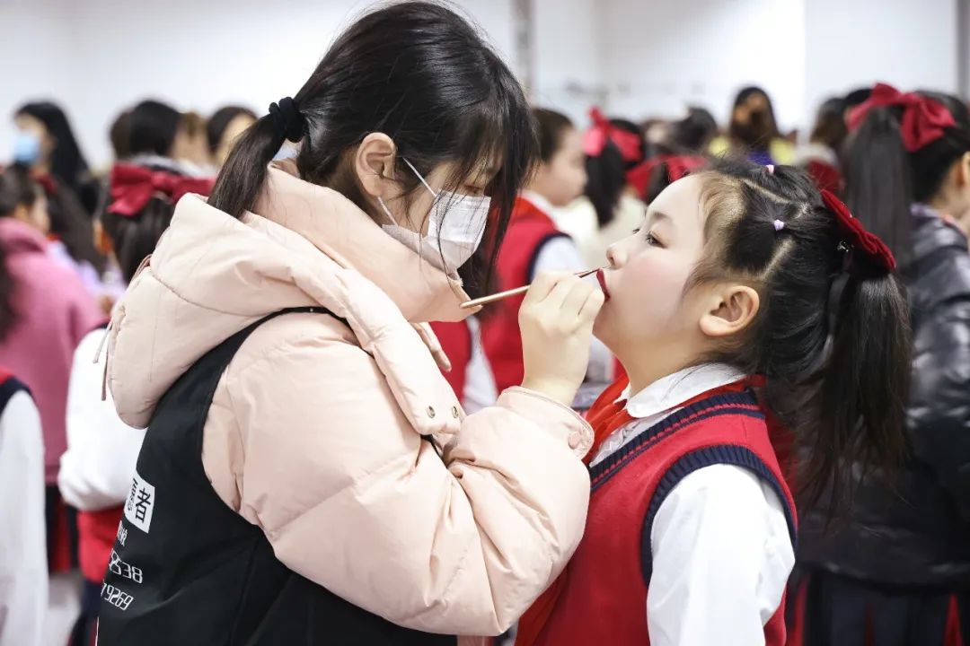 吴越学校助力濮阳市妇联纪念“三八”国际妇女节113周年颁奖典礼