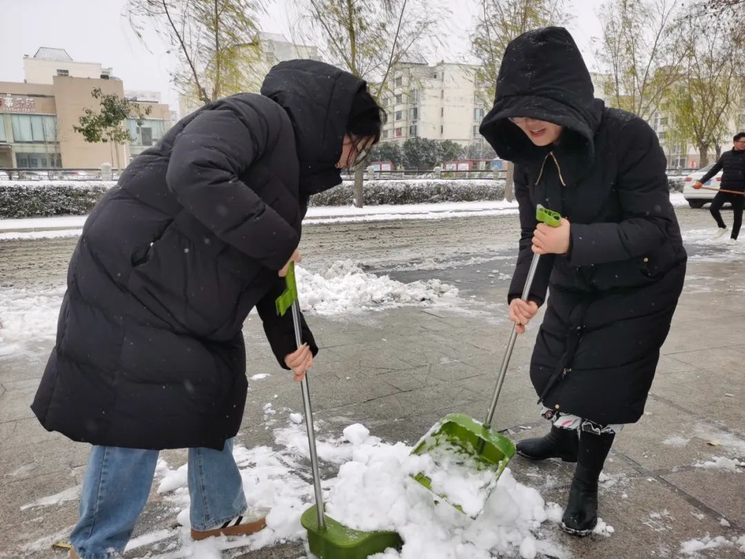 大雪至|吴越学校师生除雪进行时