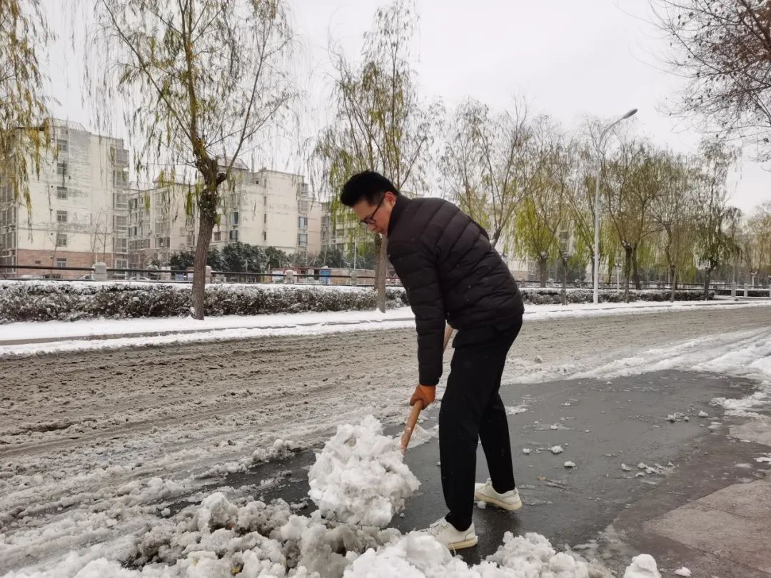 大雪至|吴越学校师生除雪进行时