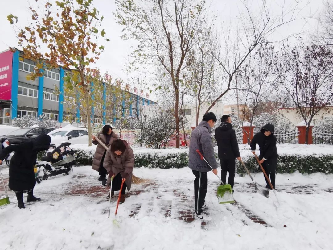 大雪至|吴越学校师生除雪进行时