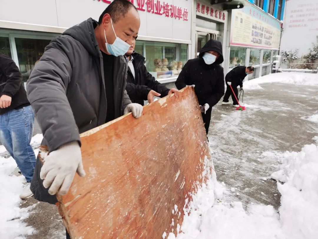 大雪至|吴越学校师生除雪进行时