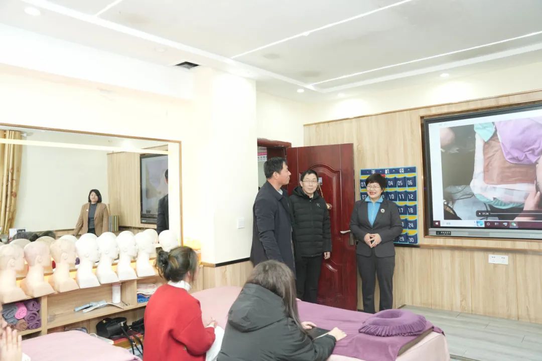 华龙区政协潘占方副主席一行领导来吴越学校调研指导工作
