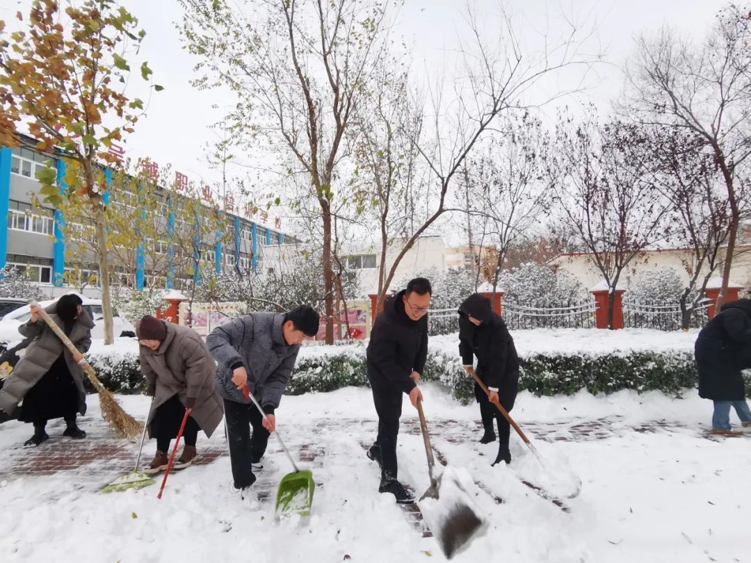 大雪至|吴越学校师生除雪进行时