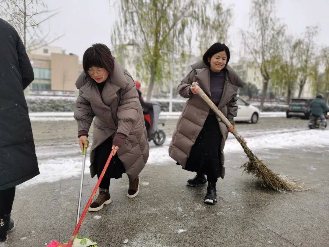 大雪至|吴越学校师生除雪进行时