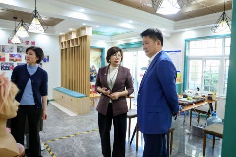 濮阳市退役军人事务局党组书记、局长吴增成来吴越学校调研
