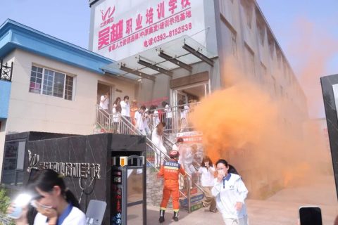 吴越职业培训学校与濮阳市油田房地产管理中心共同开展消防应急演练
