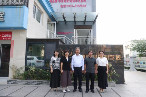 濮阳市政协党组成员、副主席侯圣贤，濮阳市政协农业和农村委员会主任佀进仓一行领导莅临濮阳市吴越职业培训学校调研