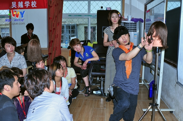 吴越学校2010年日式剪烫染课程圆满成功！